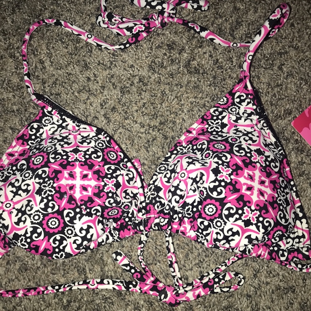 New String Bikini - Picture 4 of 6